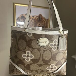 Authentic Limited Rare Small Peyton Clover Coach Bag🫶🏽